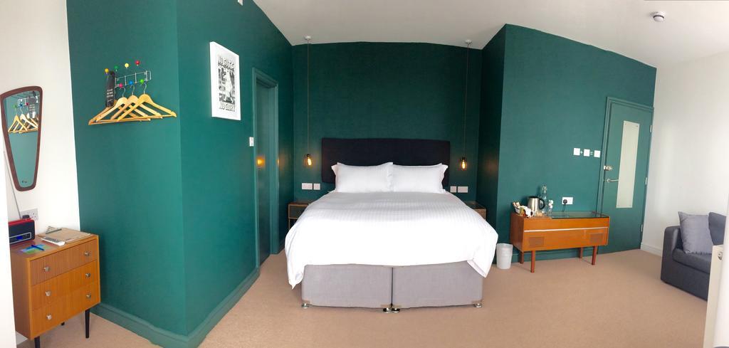 The Blue Door Bed & Breakfast New Quay Екстериор снимка