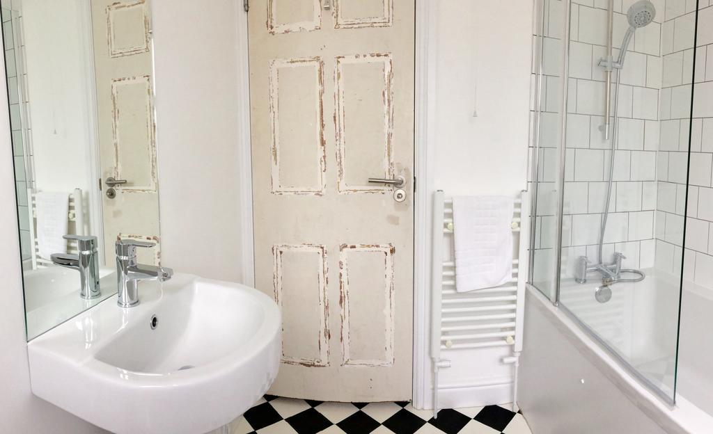 The Blue Door Bed & Breakfast New Quay Екстериор снимка
